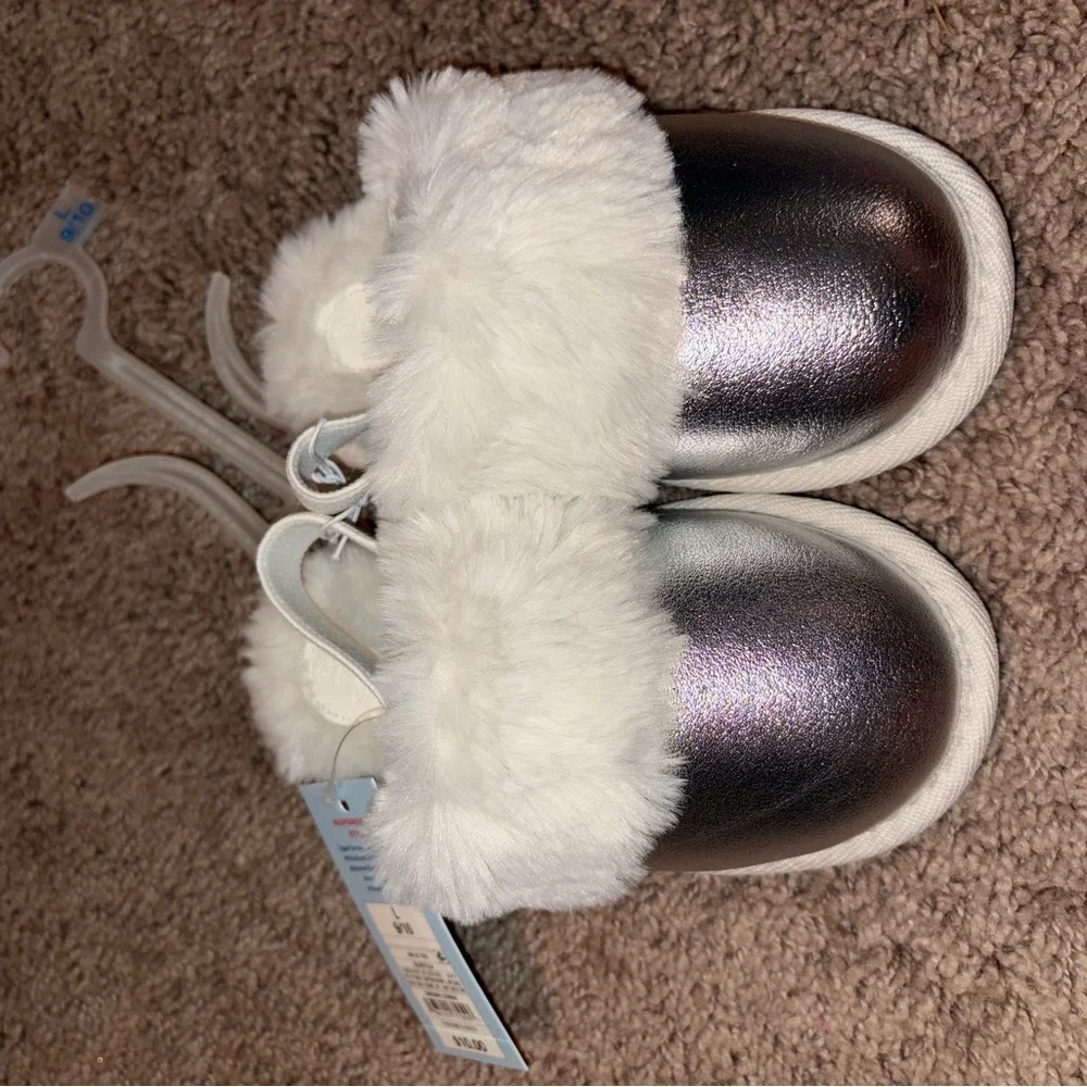 Cat & Jack Silver and White Kids Slippers